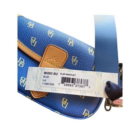 NWT Dooney & Bourke Blue Monogram Wristlet Flap Wallet Pouch Heart Pink Charm Ne - Picture 4 of 7